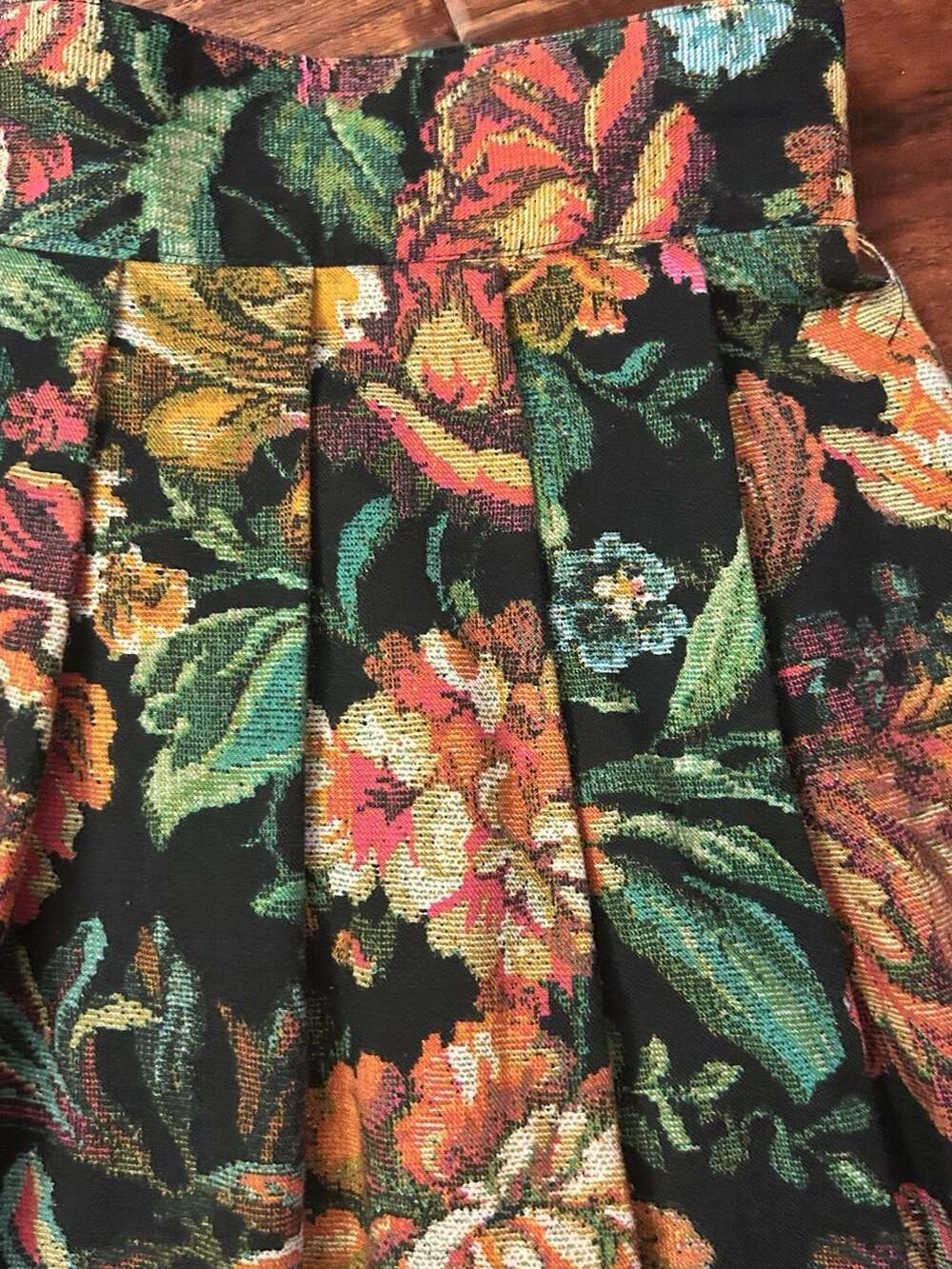 Vintage Kathie Lee Floral Tapestry Pleated Midi Skirt, size M/L - Picture 4 of 8